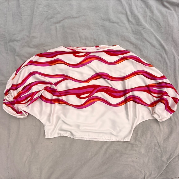 Colorful Wavy Patterned Top - Picture 2 of 6